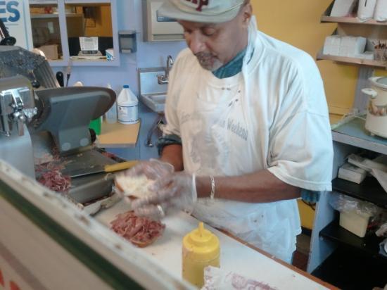 Bragman's Delicatessen & Restaurant