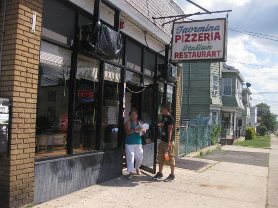 Taormina Pizzeria & Restaurant