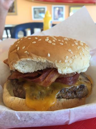 Woodies Drive In